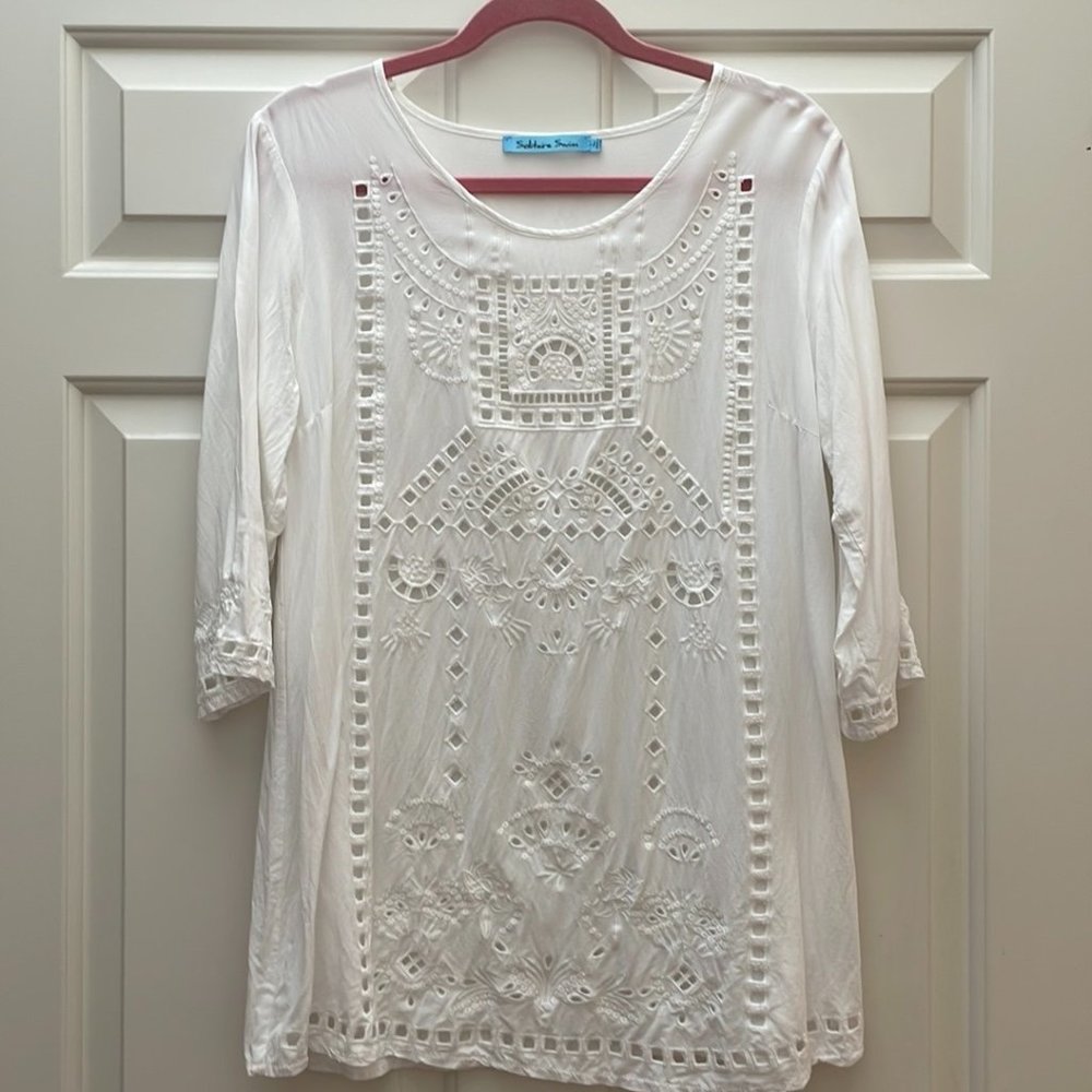 Solitaire Swim Cover Up in White Eyelet Size L Pullover style
